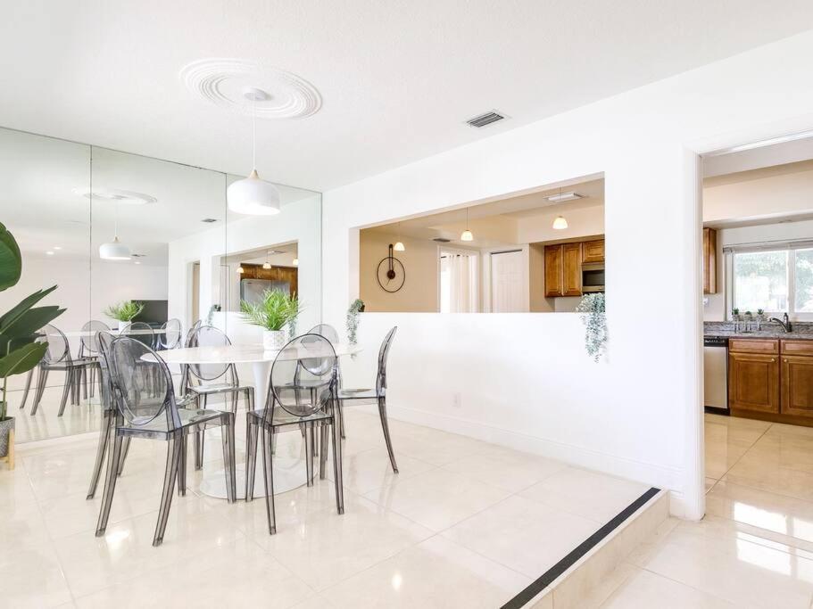 Modern Spacious 5-Bedroom Home With Pool Hollywood Luaran gambar