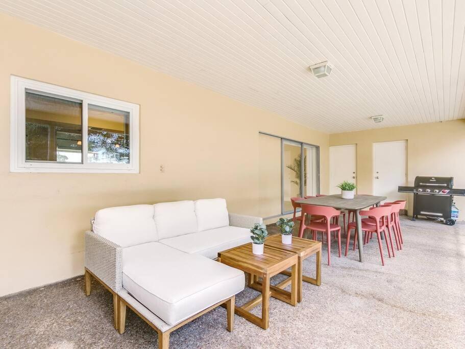 Modern Spacious 5-Bedroom Home With Pool Hollywood Luaran gambar