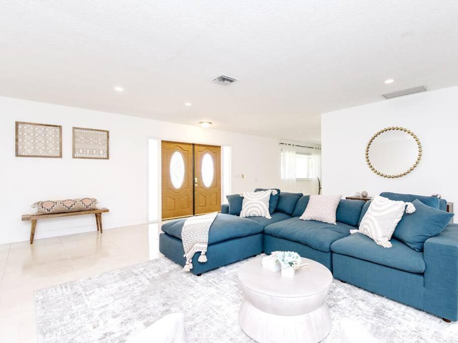 Modern Spacious 5-Bedroom Home With Pool Hollywood Luaran gambar