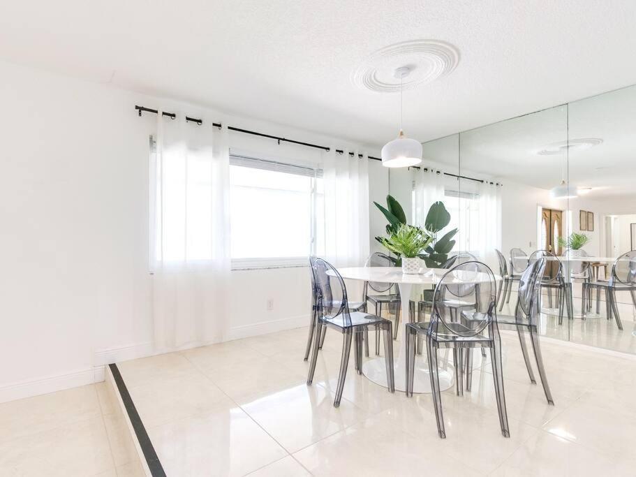 Modern Spacious 5-Bedroom Home With Pool Hollywood Luaran gambar