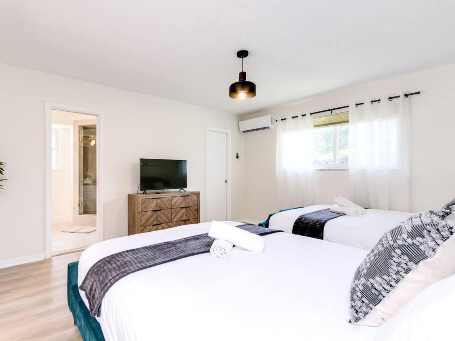 Modern Spacious 5-Bedroom Home With Pool Hollywood Luaran gambar