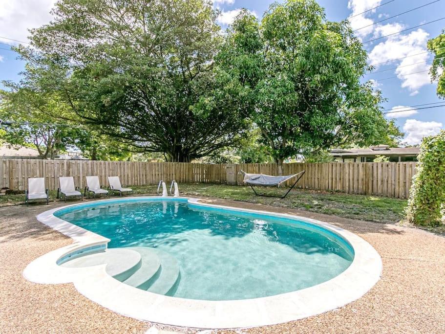 Modern Spacious 5-Bedroom Home With Pool Hollywood Luaran gambar