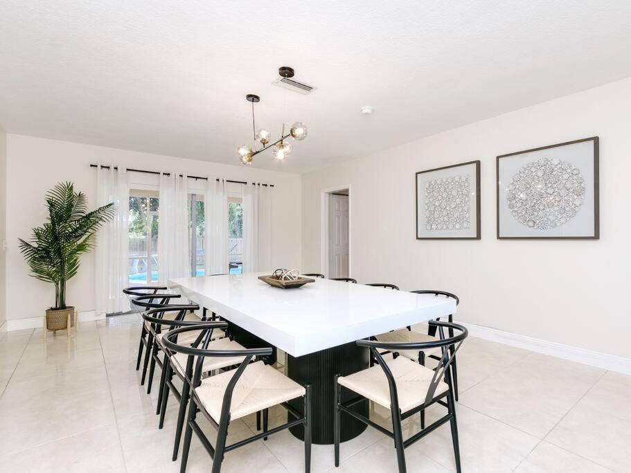 Modern Spacious 5-Bedroom Home With Pool Hollywood Luaran gambar